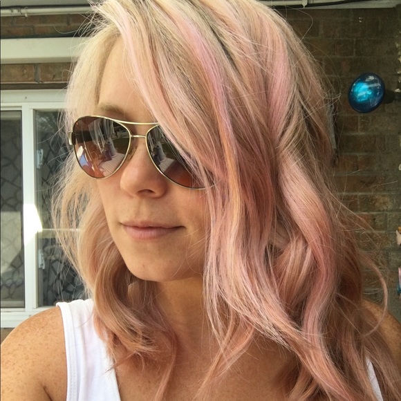 Meet your Posher, Clara - Picture 1 of 2